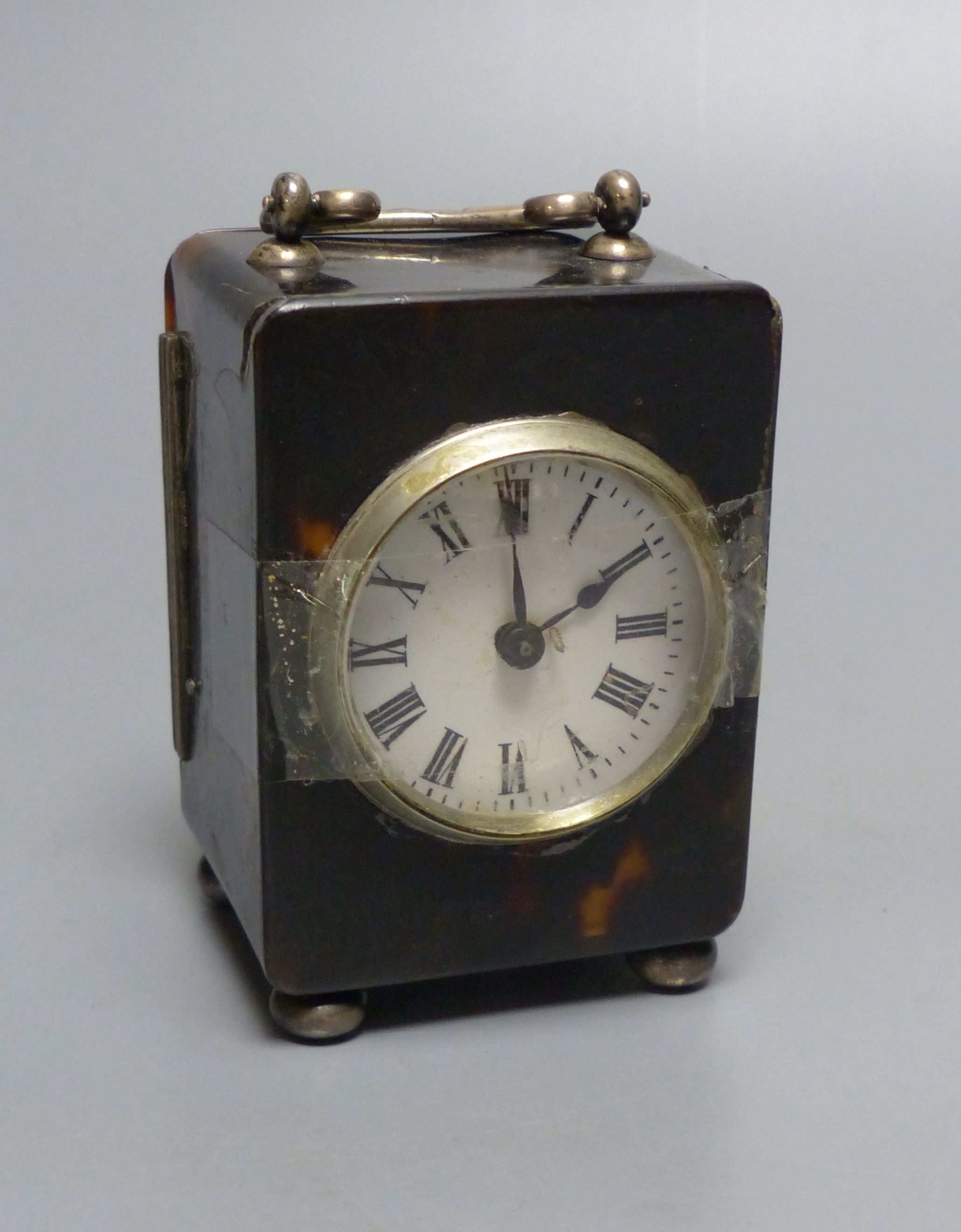 An Edwardian silver mounted tortoiseshell carriage timepiece, J. Batson & Son, London, 1902, 87mm, excluding handle, (a.f.).